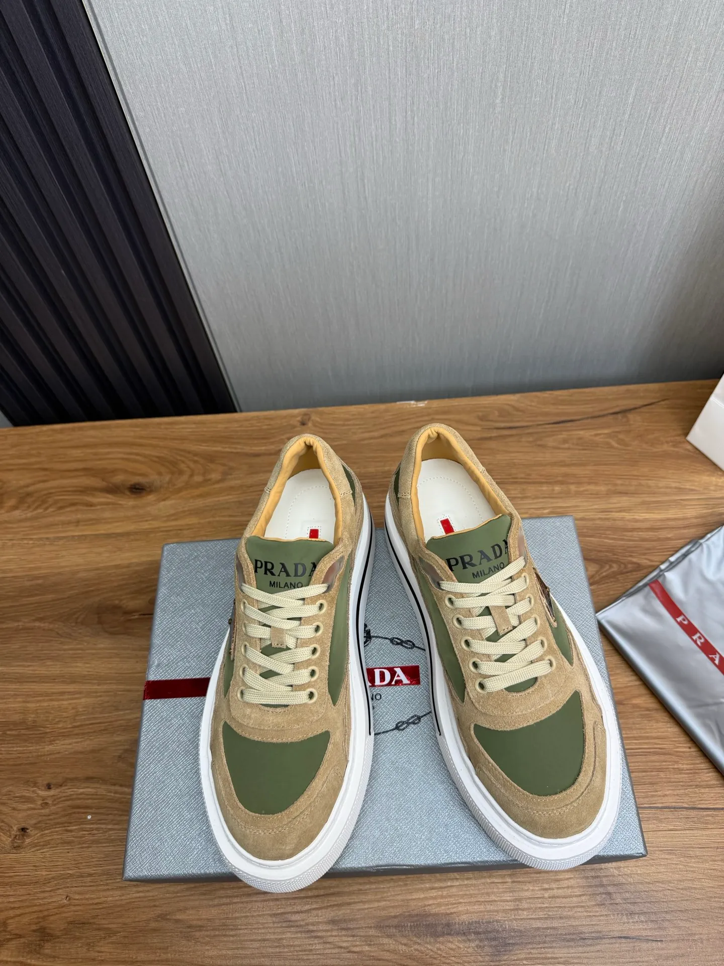 Men's shoes 💰580💰 [PRADA] Hot-selling men's shoes shipped 👏Official website synchronized ⬆️ Original cowhide fabric + cowhide lining, cowhide feet 🐮 1:1 shipment ✔️Original original sole, 38-45 (45. Customized, non-refundable)